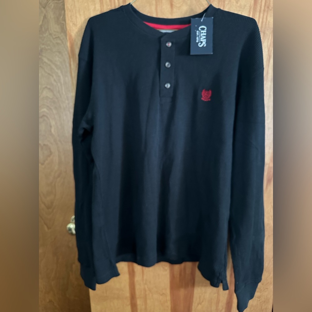 Chaps Men’s black three-button waffle long sleeve shirt and extra button, NWT